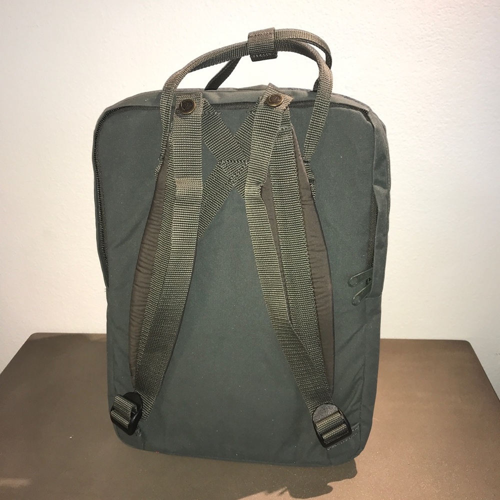 AUTHENTIC FJÄLLRÄVEN KÅNKEN 13" LAPTOP BACK PACK - Picture 3 of 8